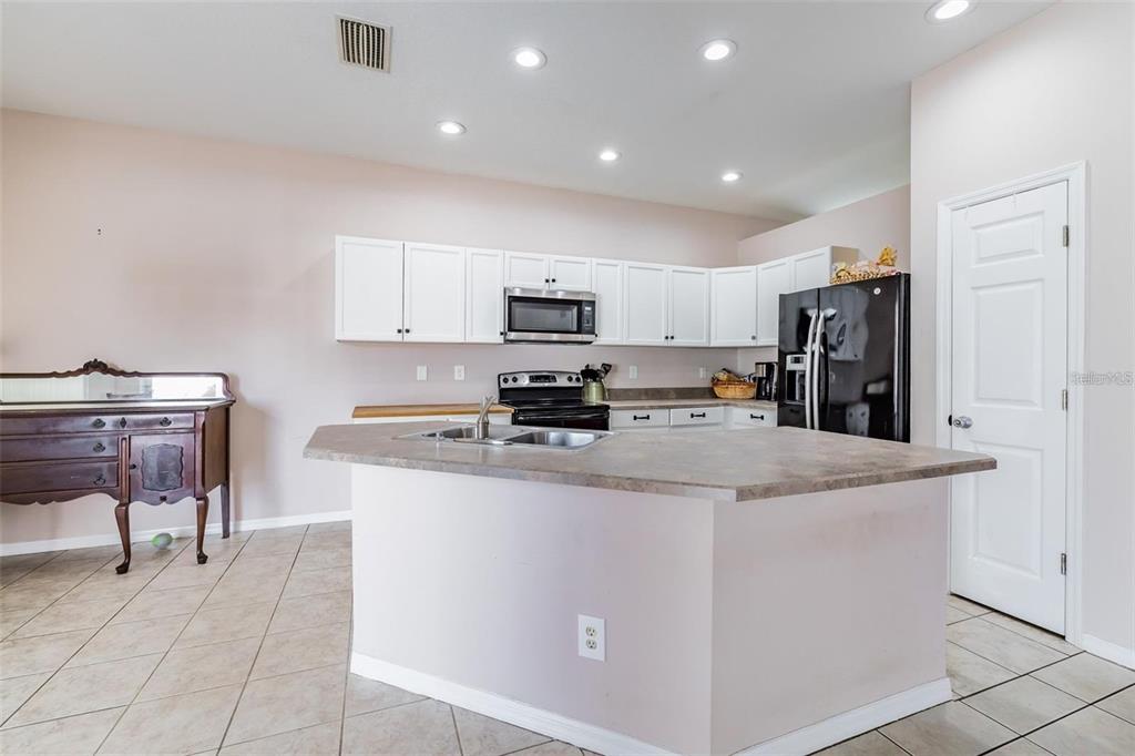 501 Delwood Breck Street Ruskin, FL 33570 - Photo 18 of 39