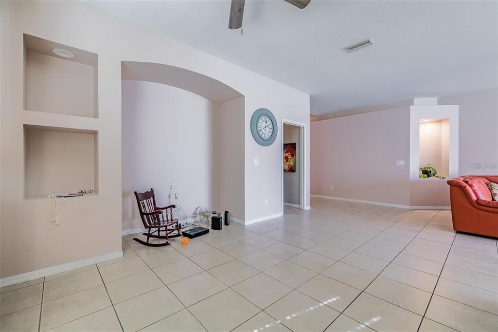 501 Delwood Breck Street Ruskin, FL 33570 - Photo 9 of 39