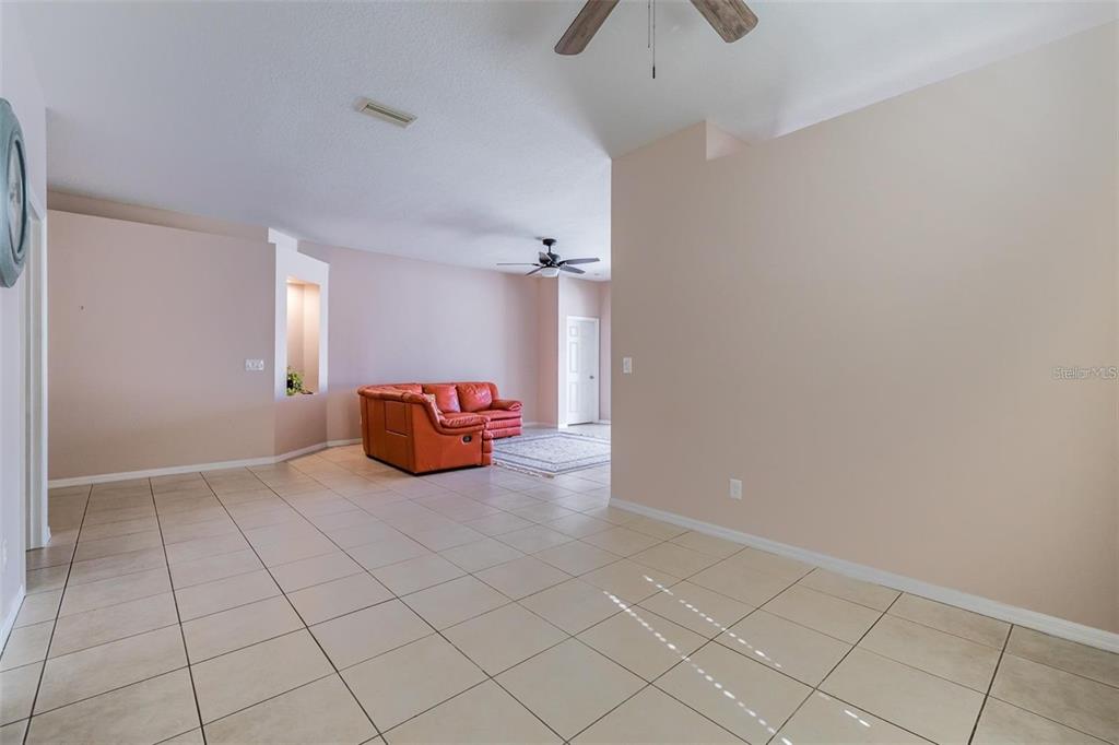 501 Delwood Breck Street Ruskin, FL 33570 - Photo 10 of 39