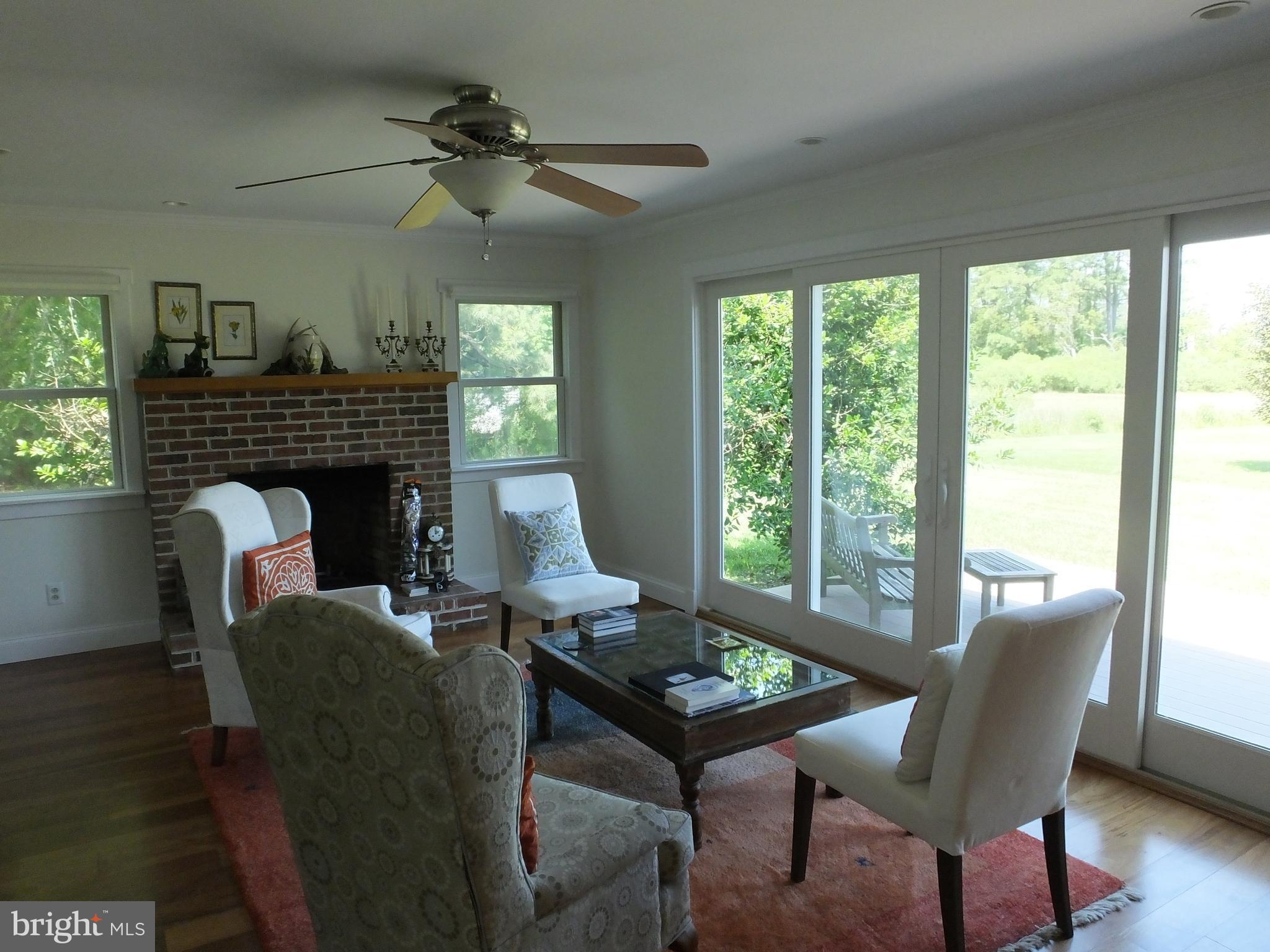 1416 Town Point Road Cambridge, MD 21613 - Photo 14 of 30 Living Room