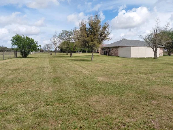 $550,000 | 3831 County Road 211, Danbury, TX 77534