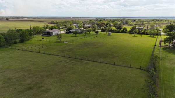 $550,000 | 3831 County Road 211, Danbury, TX 77534