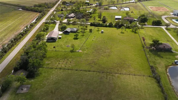 $550,000 | 3831 County Road 211, Danbury, TX 77534