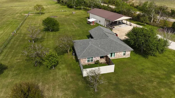 $550,000 | 3831 County Road 211, Danbury, TX 77534
