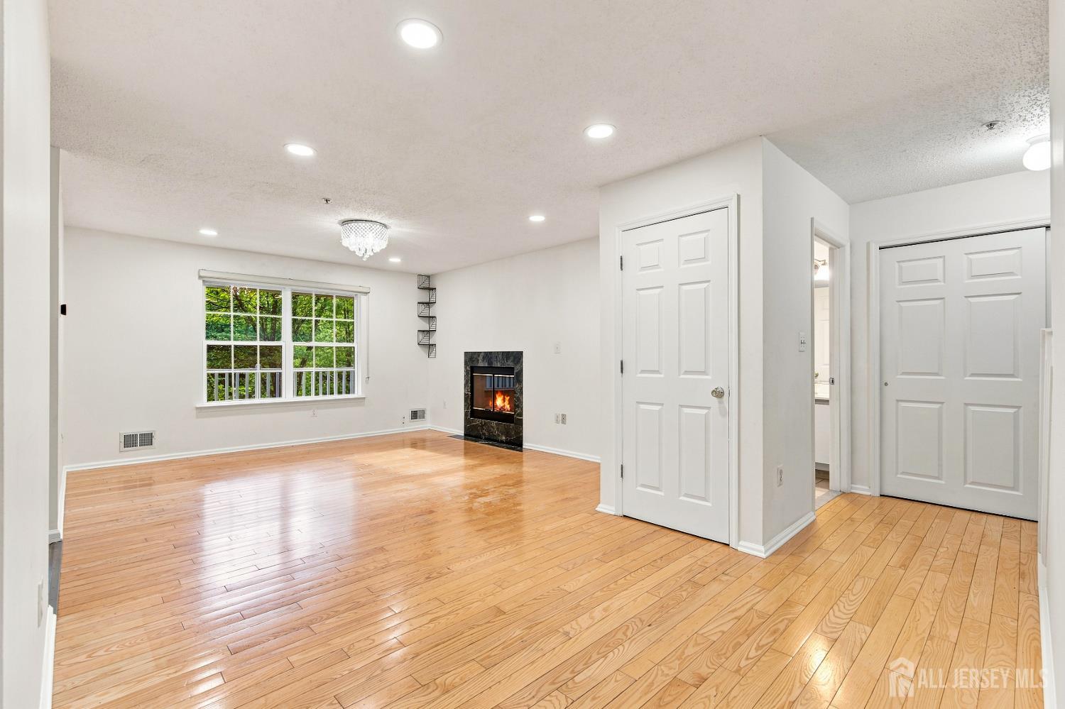 63 Prestwick Way Edison, NJ 08820 - Photo 3 of 29 Gallery Image 3