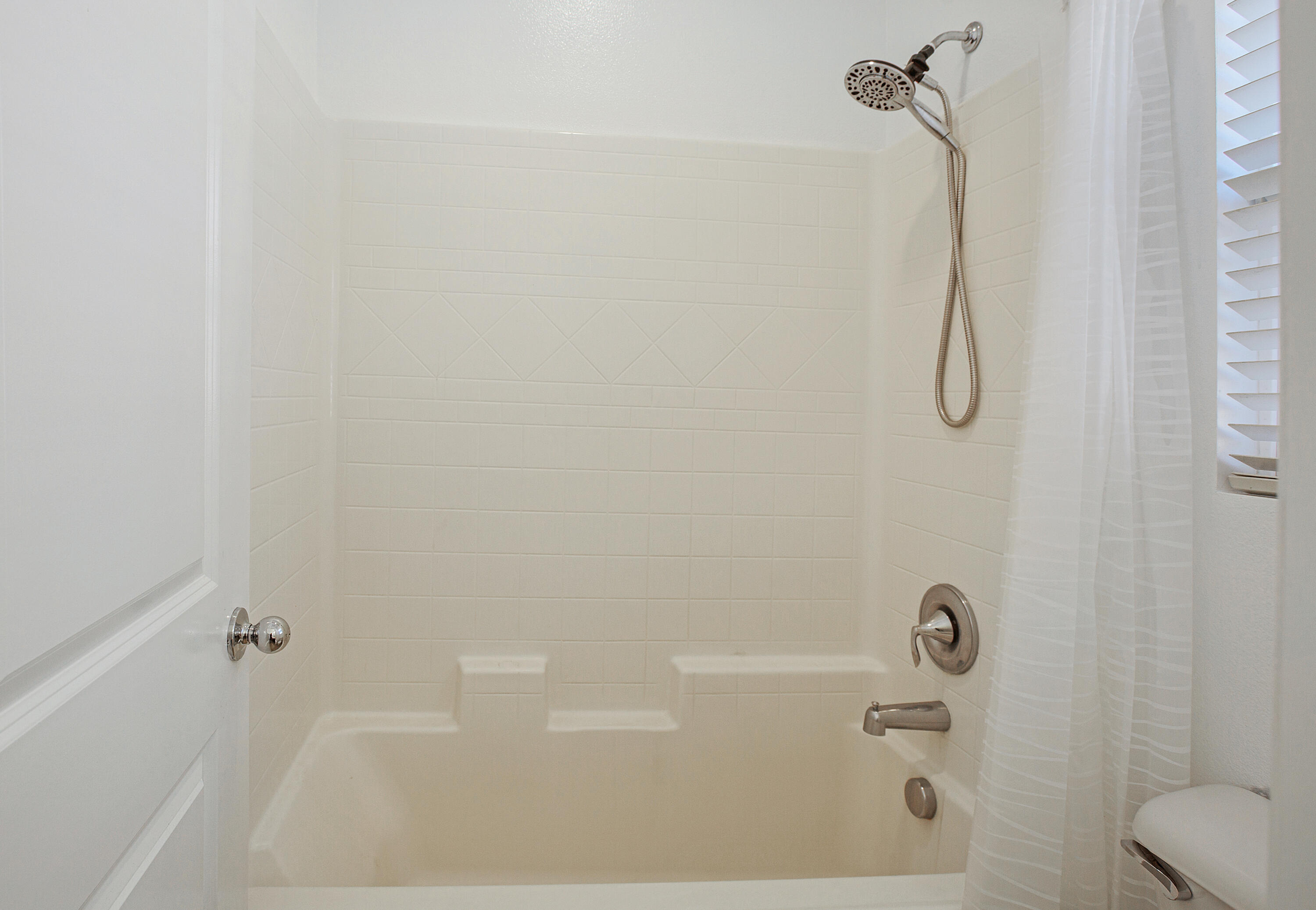 35922 Raphael Drive Palm Desert, CA 92211 - Photo 28 of 33 a bathroom with a shower