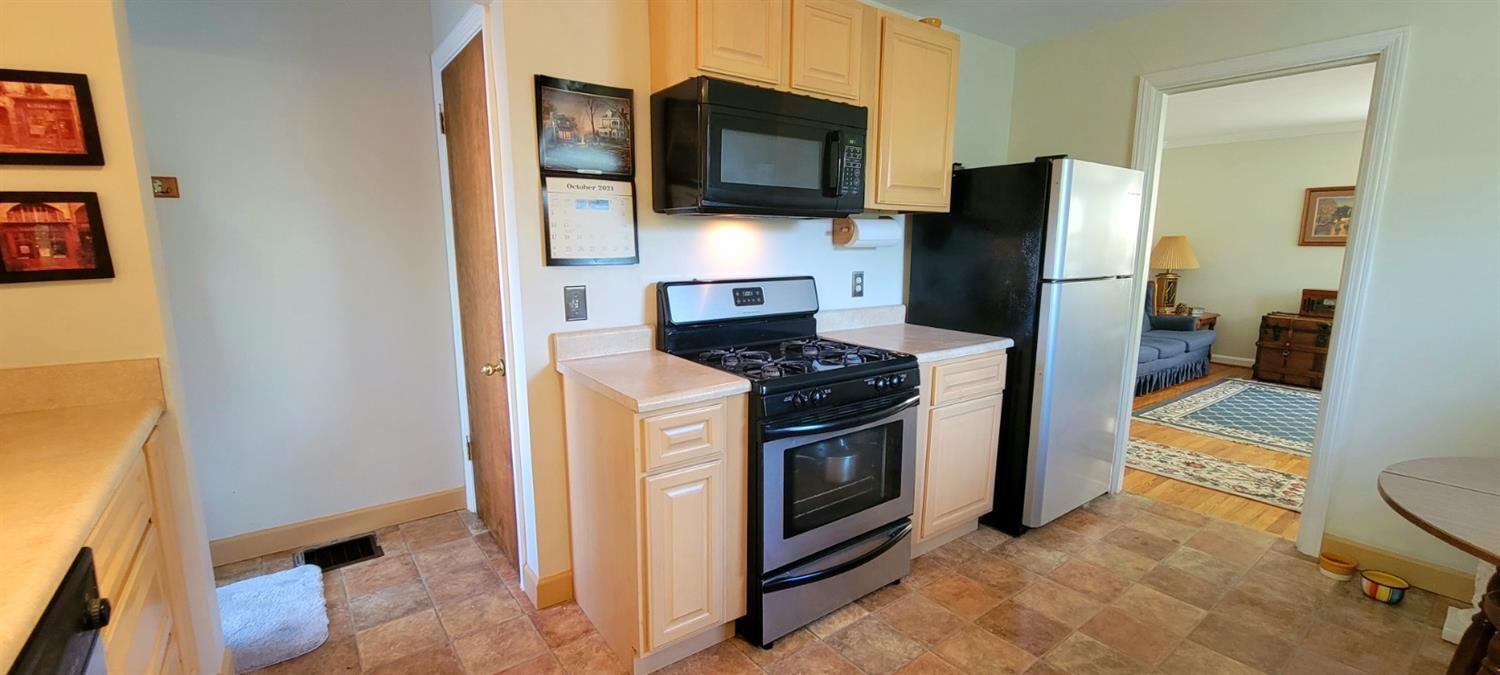 1512 Hunt Road Reading, OH 45215 - Photo 10 of 36