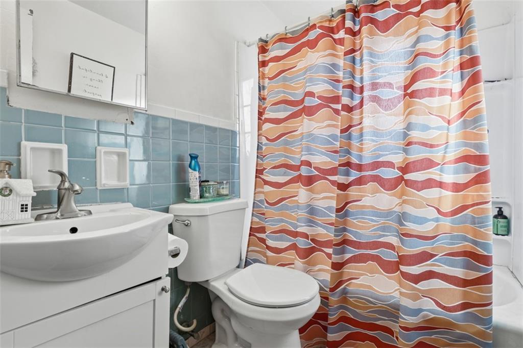 2402 Laketon Road Pittsburgh, PA 15221 - Photo 15 of 37 Gallery Image 15