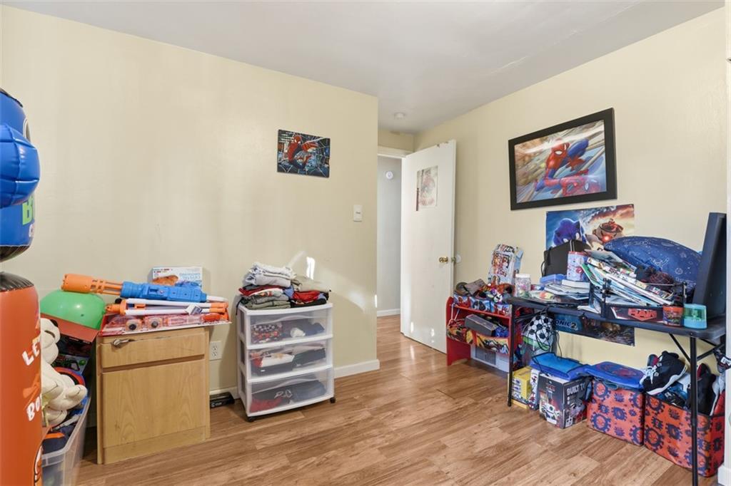 2402 Laketon Road Pittsburgh, PA 15221 - Photo 17 of 37 Gallery Image 17