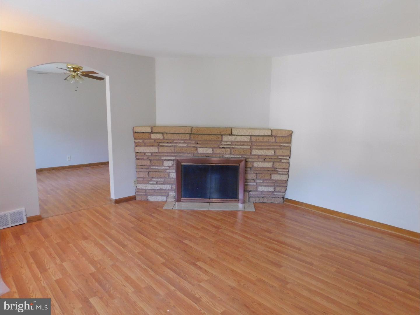 33 Ranoldo Terrace Cherry Hill, NJ 08034 - Photo 2 of 25 Living Room