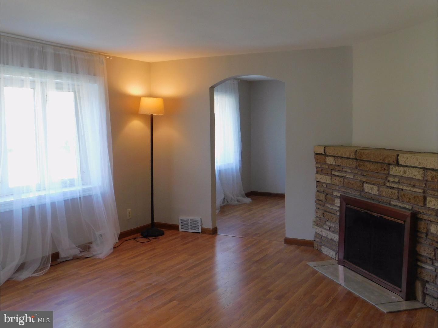 33 Ranoldo Terrace Cherry Hill, NJ 08034 - Photo 3 of 25 Living Room