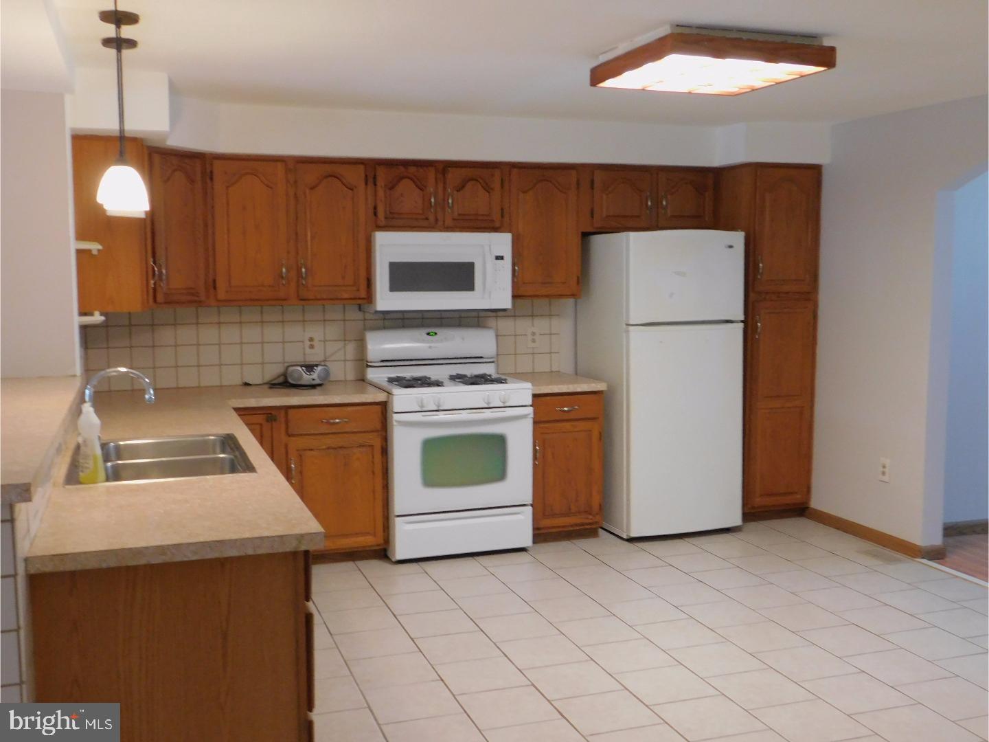 33 Ranoldo Terrace Cherry Hill, NJ 08034 - Photo 5 of 25 Kitchen