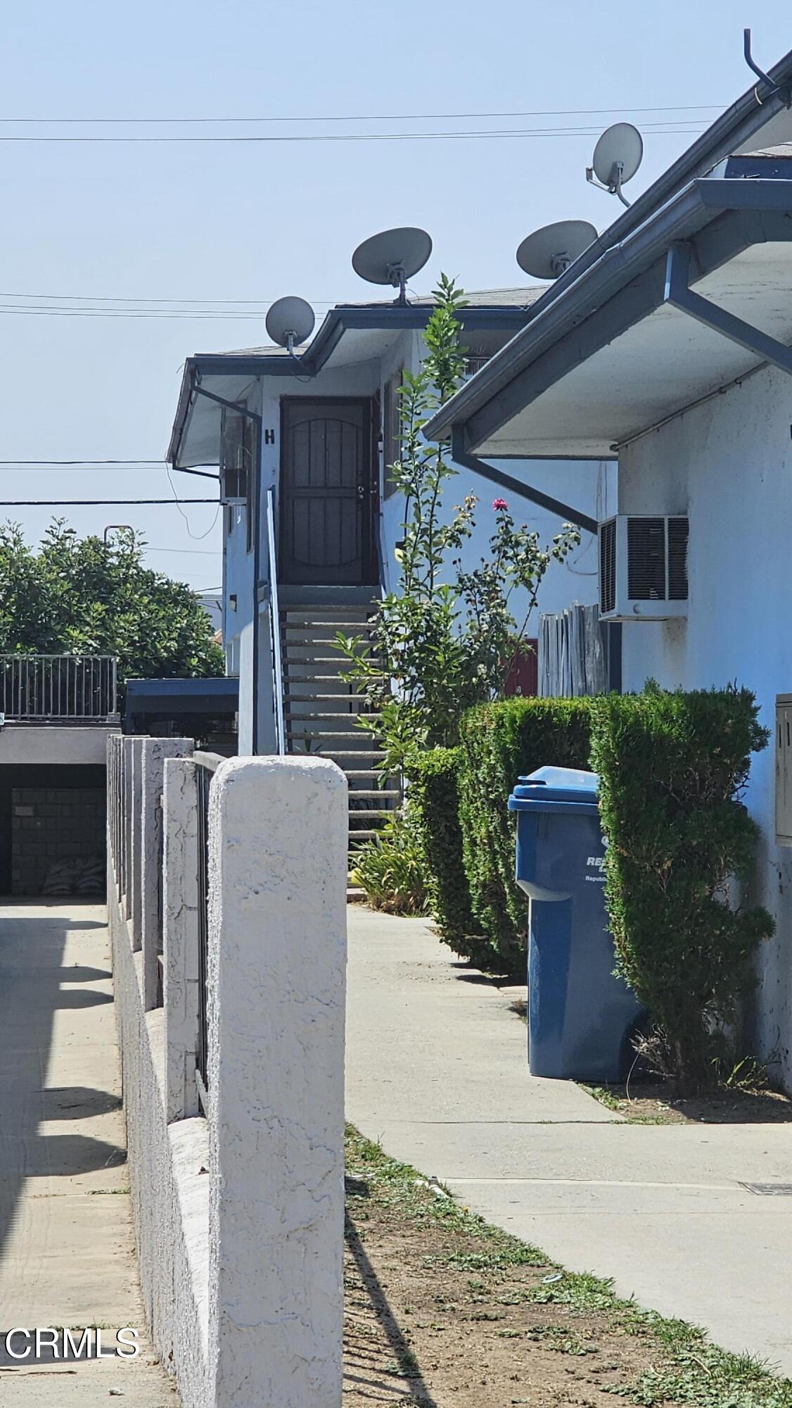 1710 Vine Street, Unit H Alhambra, CA 91801 - Photo 5 of 13 a view of a chairs and table in the patio