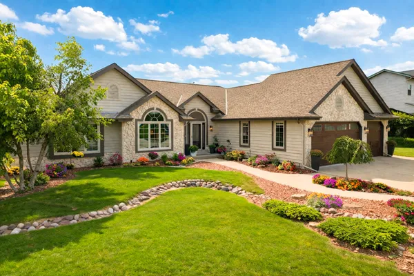 $699,900 | 618 2 Rivers Drive, Mukwonago, WI 53149
