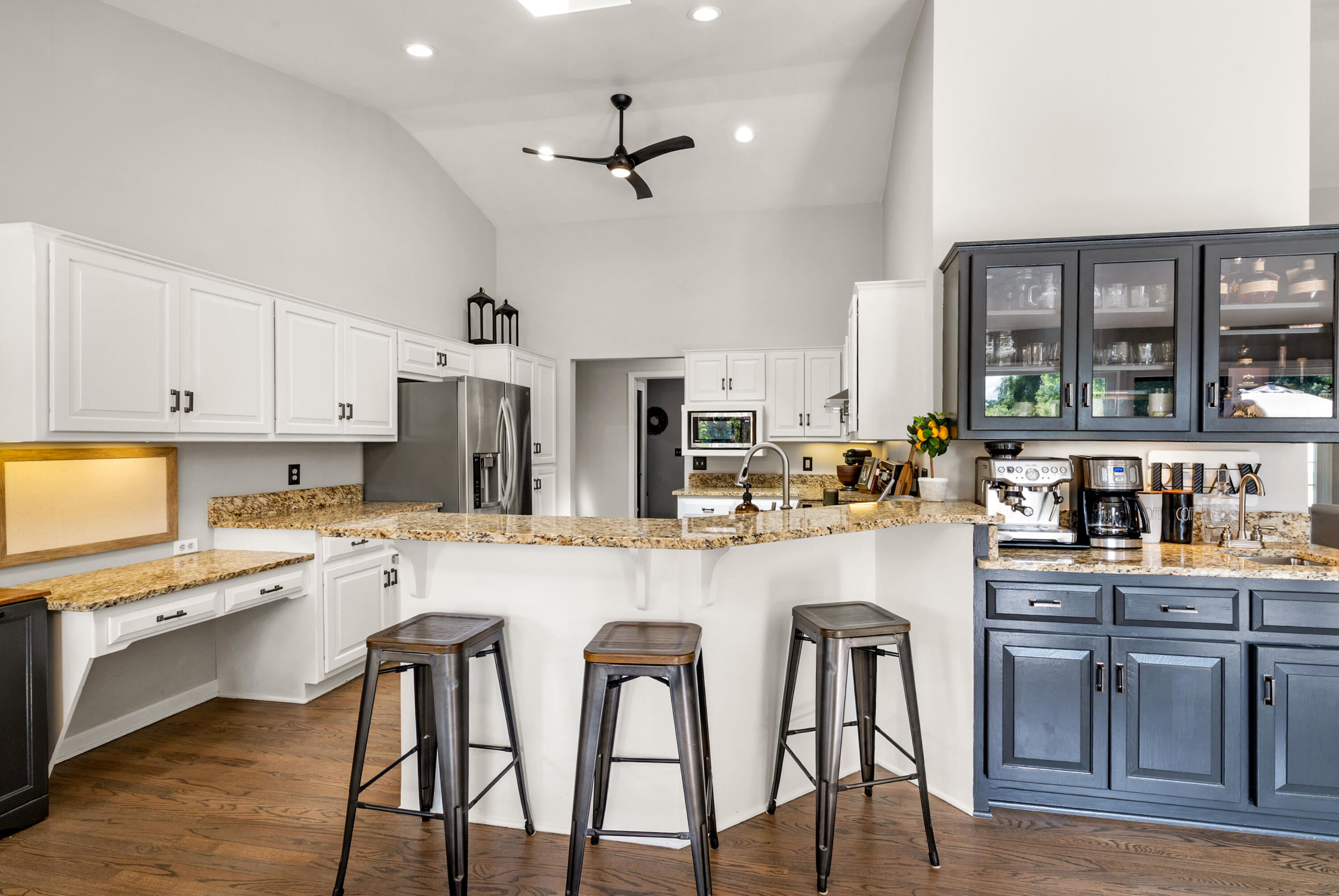 618 2 Rivers Drive Mukwonago, WI 53149 - Photo 17 of 59 Breakfast Bar/Island With Seating