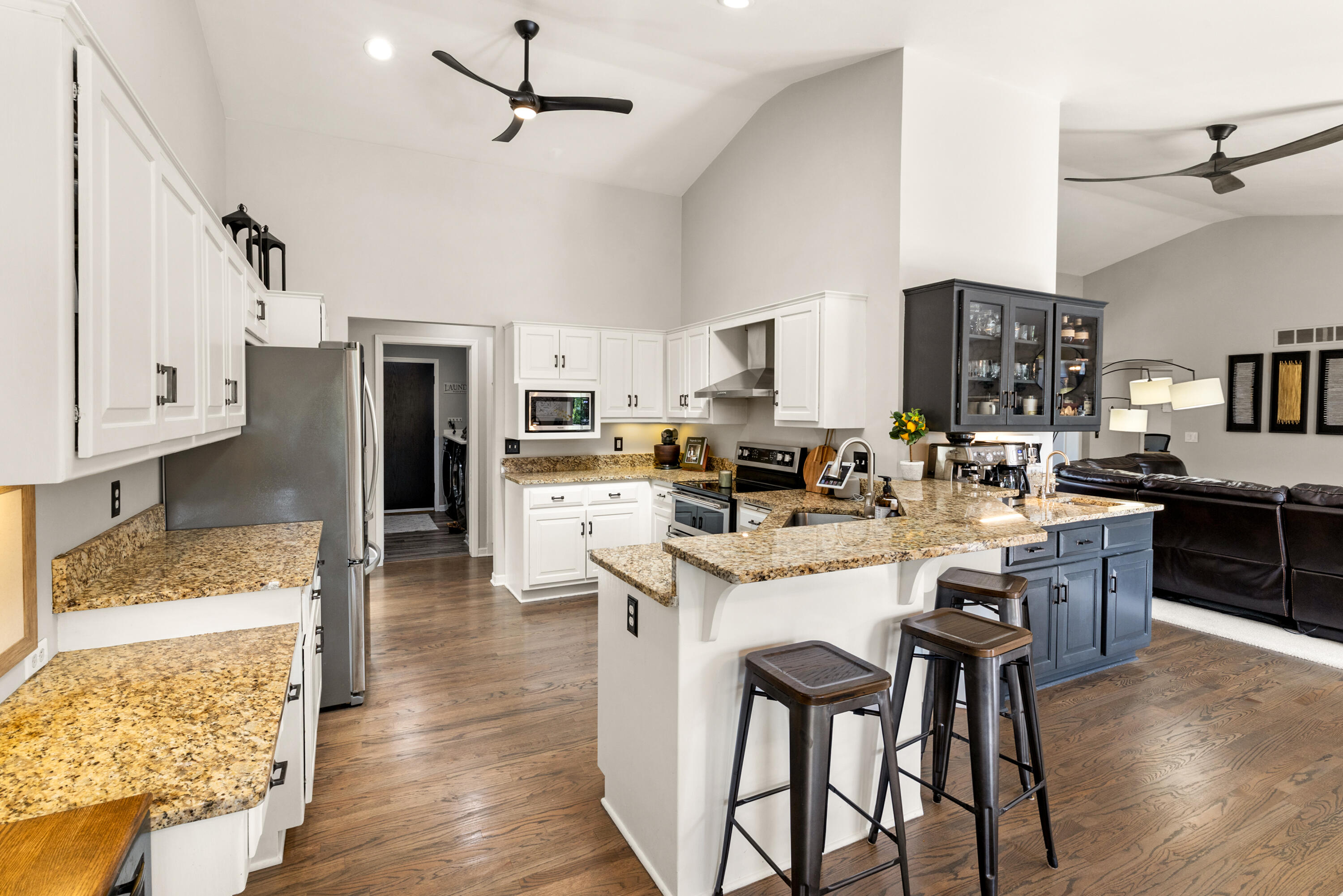 618 2 Rivers Drive Mukwonago, WI 53149 - Photo 19 of 59 Richly-Appointed Kitchen