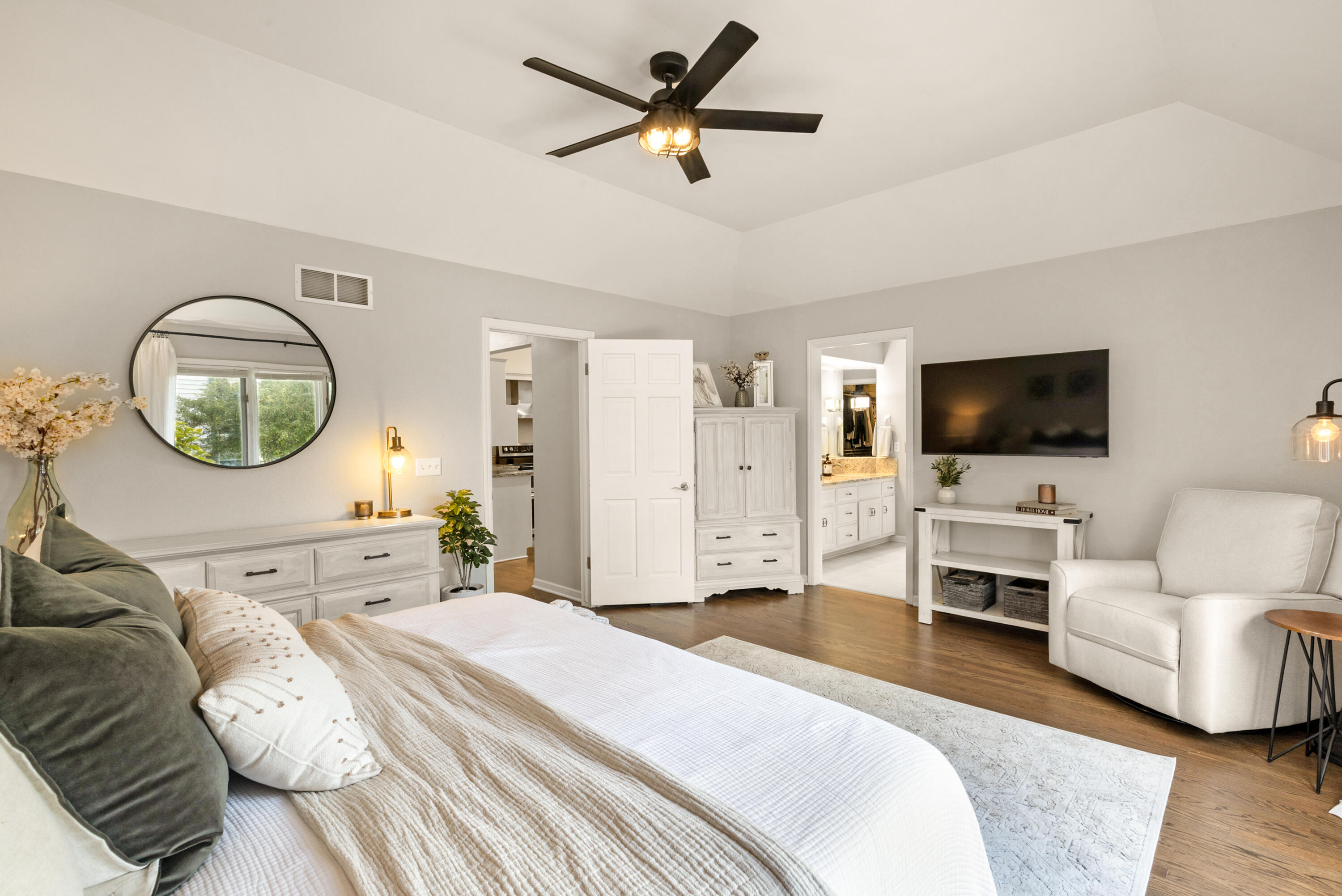 618 2 Rivers Drive Mukwonago, WI 53149 - Photo 24 of 59 Ultra-Spacious & With Trayed Ceiling,