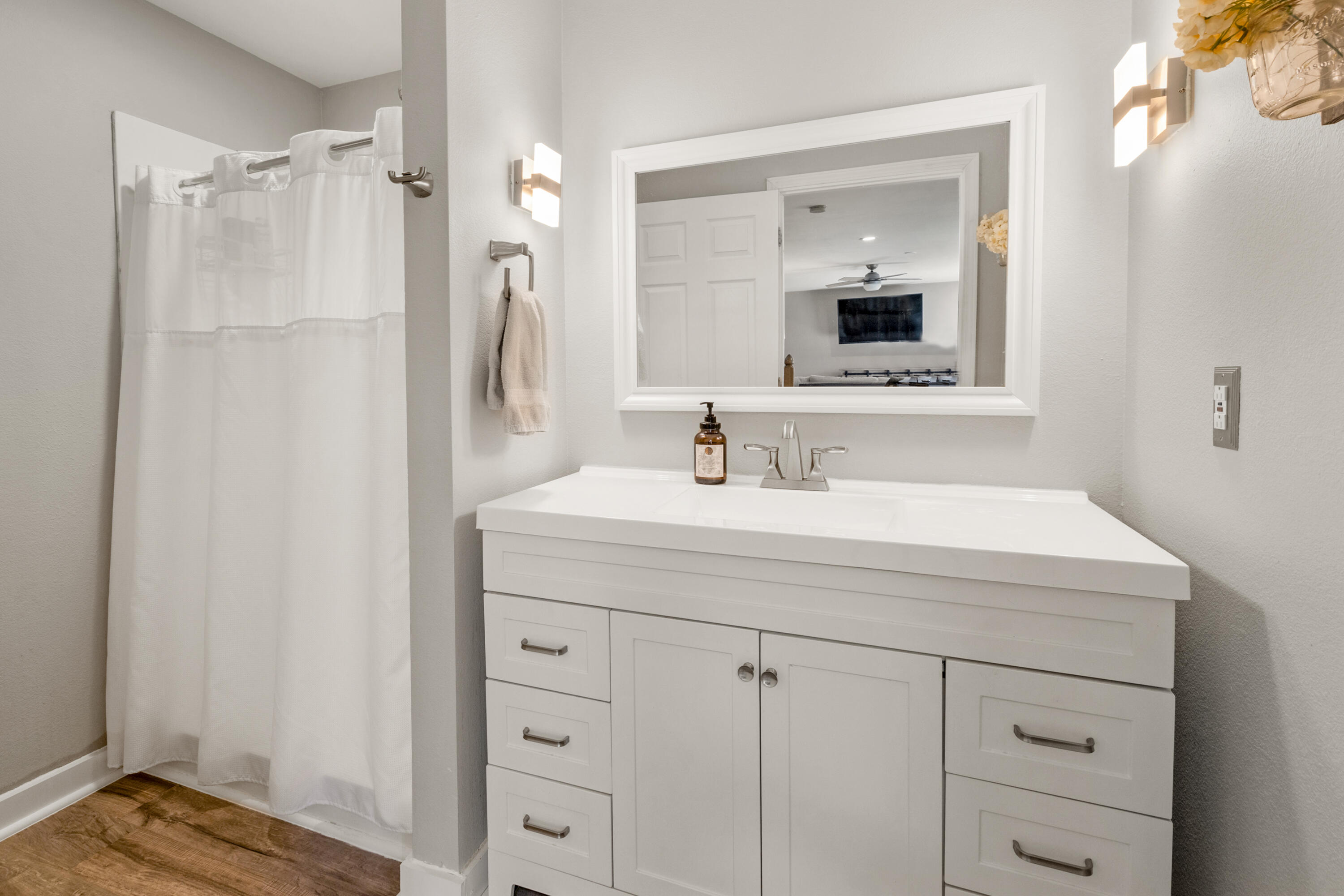 618 2 Rivers Drive Mukwonago, WI 53149 - Photo 35 of 59 Pristine Lower Level Full Bathroom