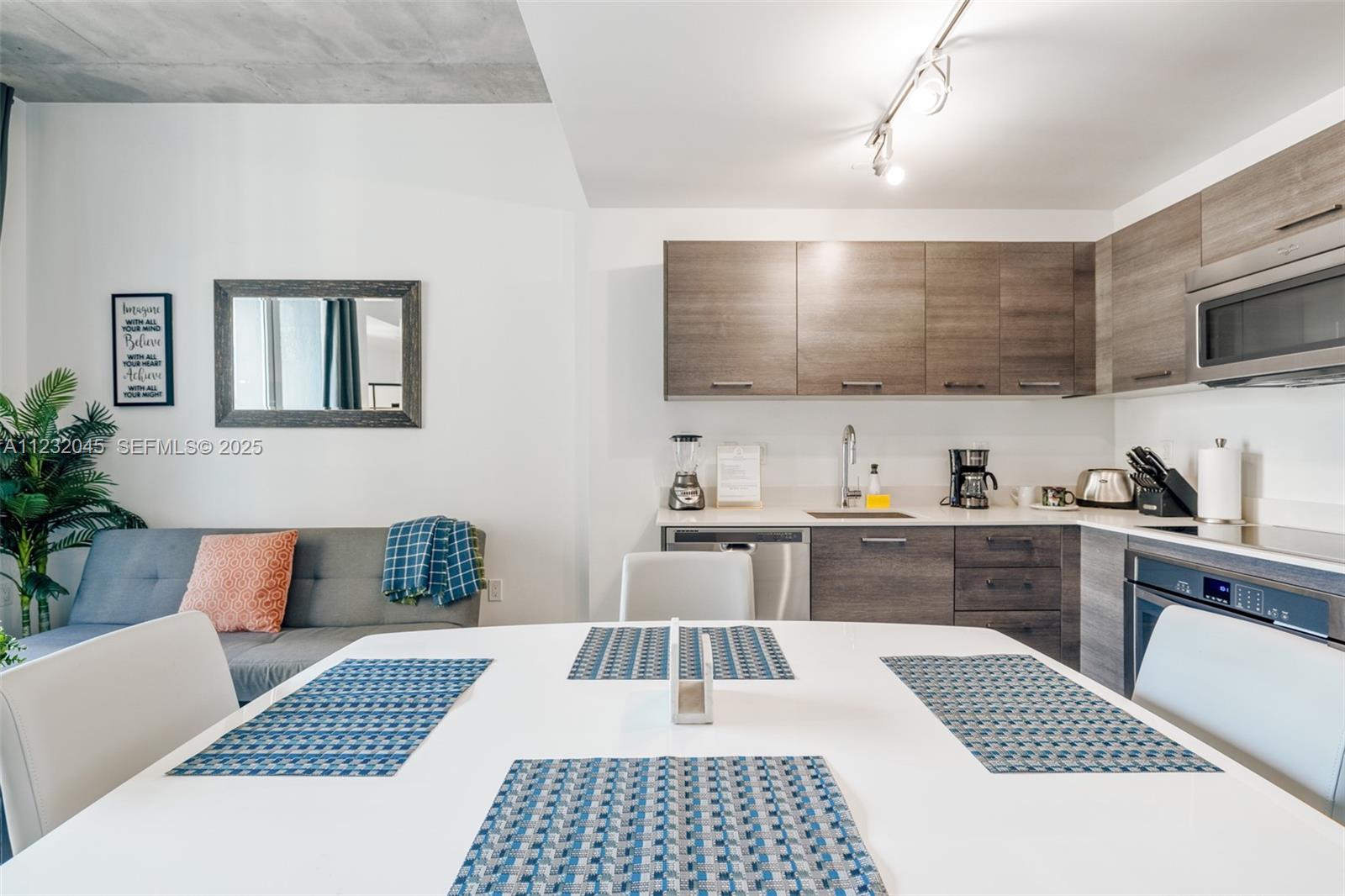 151 Southeast 1st Street, Unit 809 Miami, FL 33131 - Photo 15 of 45