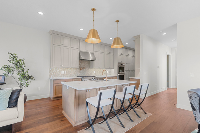 250 South Main Street, Unit 24 Alpine, UT 84004 - Photo 8 of 50 Kitchen with a breakfast bar, a kitchen island with sink, dark wood-style floors, and gray cabinets