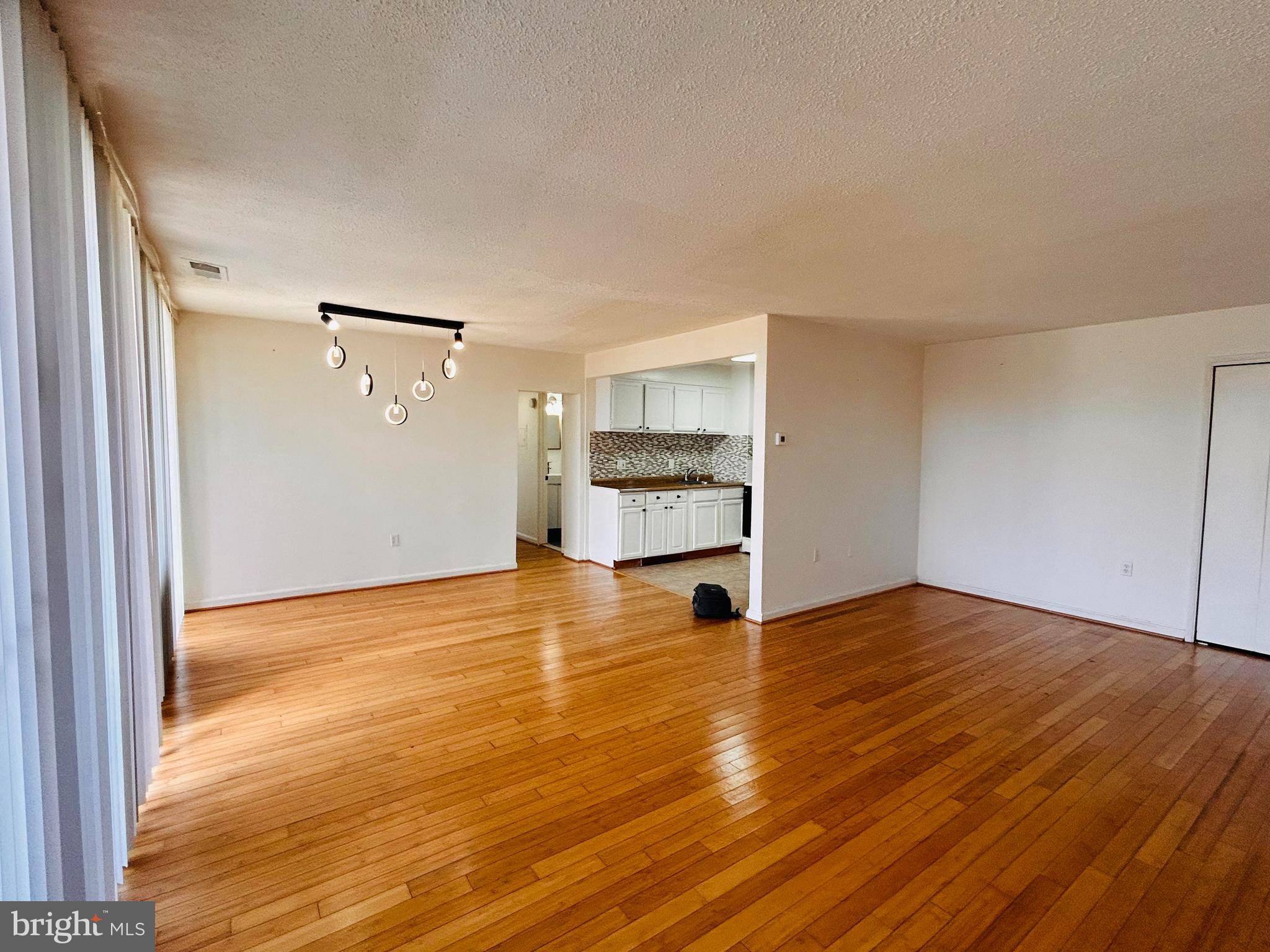 1828 Metzerott Road, Unit 405 Hyattsville, MD 20783 - Photo 5 of 15 Livingroom