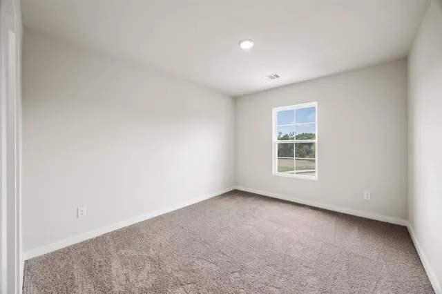 a view of a house with backyard and garden