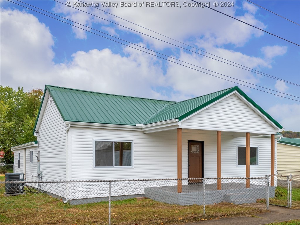 42 Valley Street Winfield, WV 25213 - Photo 4 of 21 Gallery Image 4