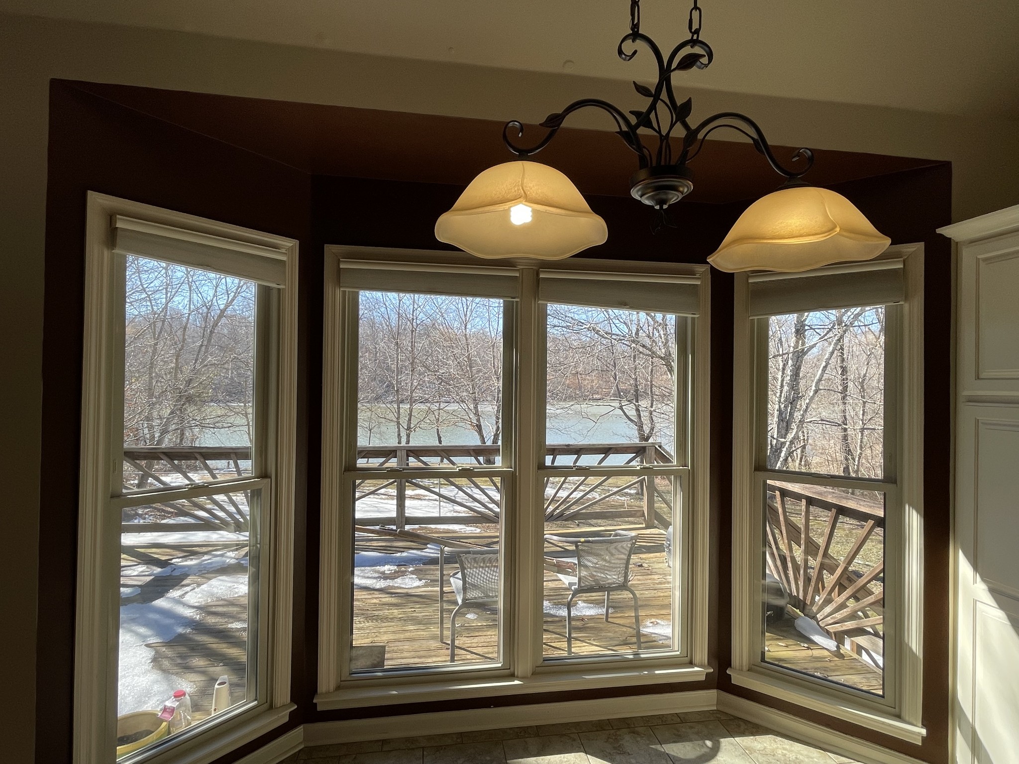 514 Lakeside Drive Springfield, TN 37172 - Photo 20 of 36 a view of a livingroom with windows