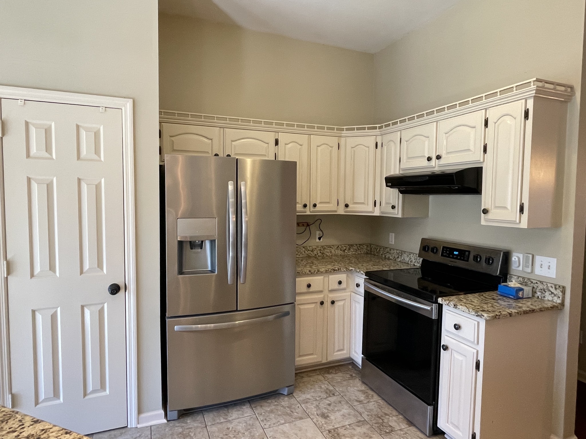 514 Lakeside Drive Springfield, TN 37172 - Photo 22 of 36 a kitchen with a refrigerator stove and white cabinets