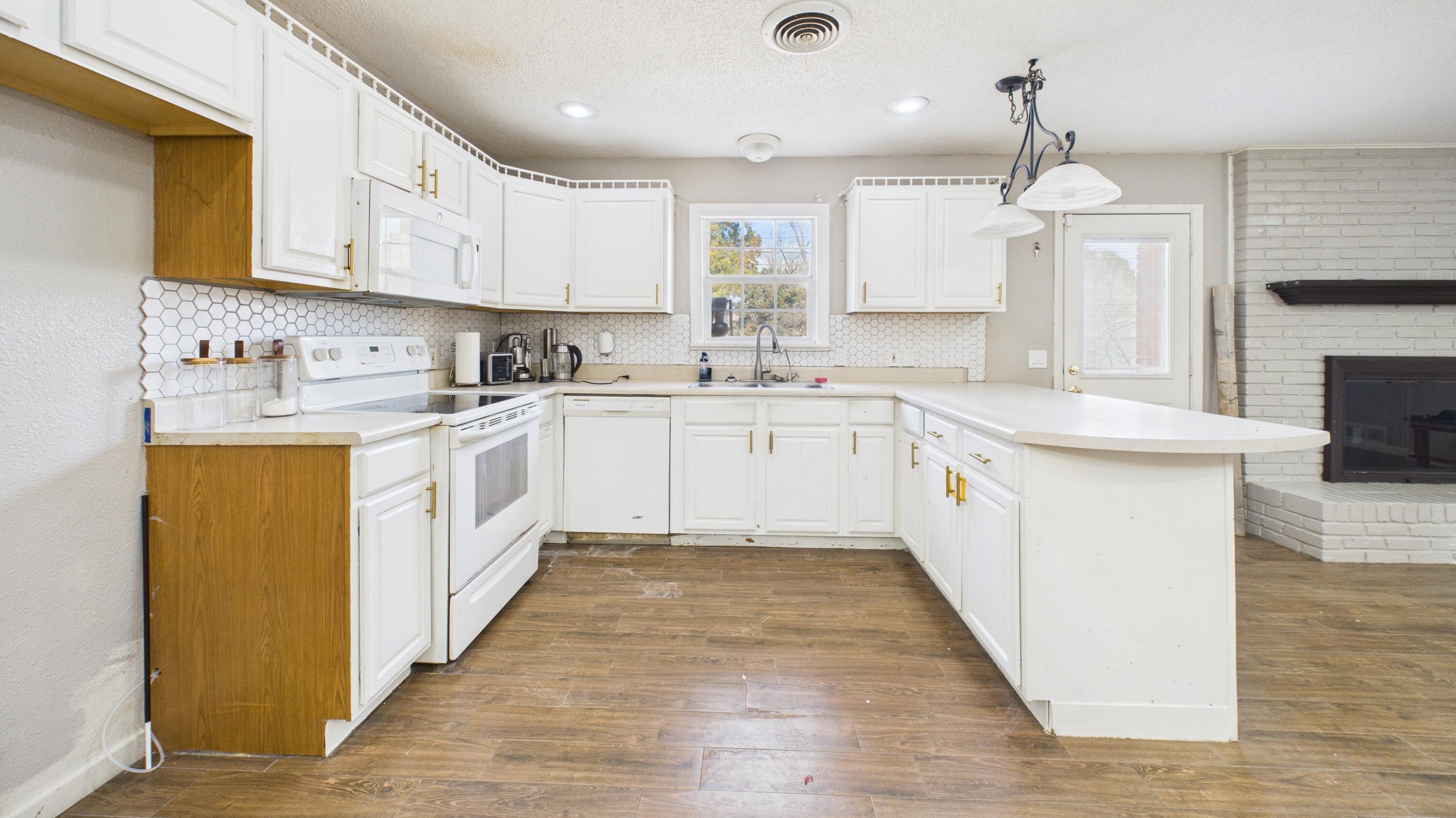 5410 41st Street Lubbock, TX 79414 - Photo 23 of 40 a large kitchen with stainless steel appliances granite countertop a sink and cabinets