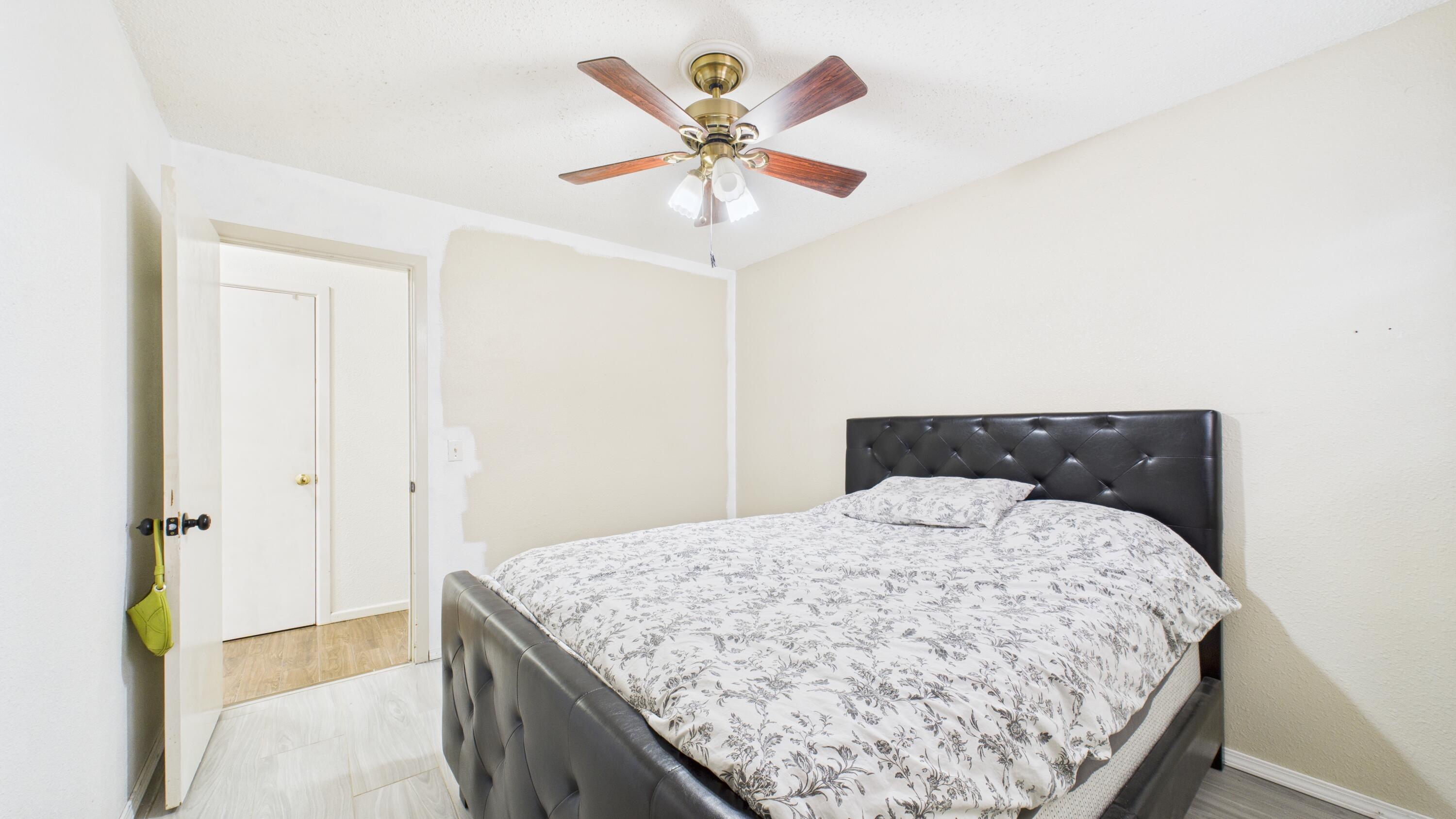 5410 41st Street Lubbock, TX 79414 - Photo 34 of 40 a very nice looking room with a ceiling fan