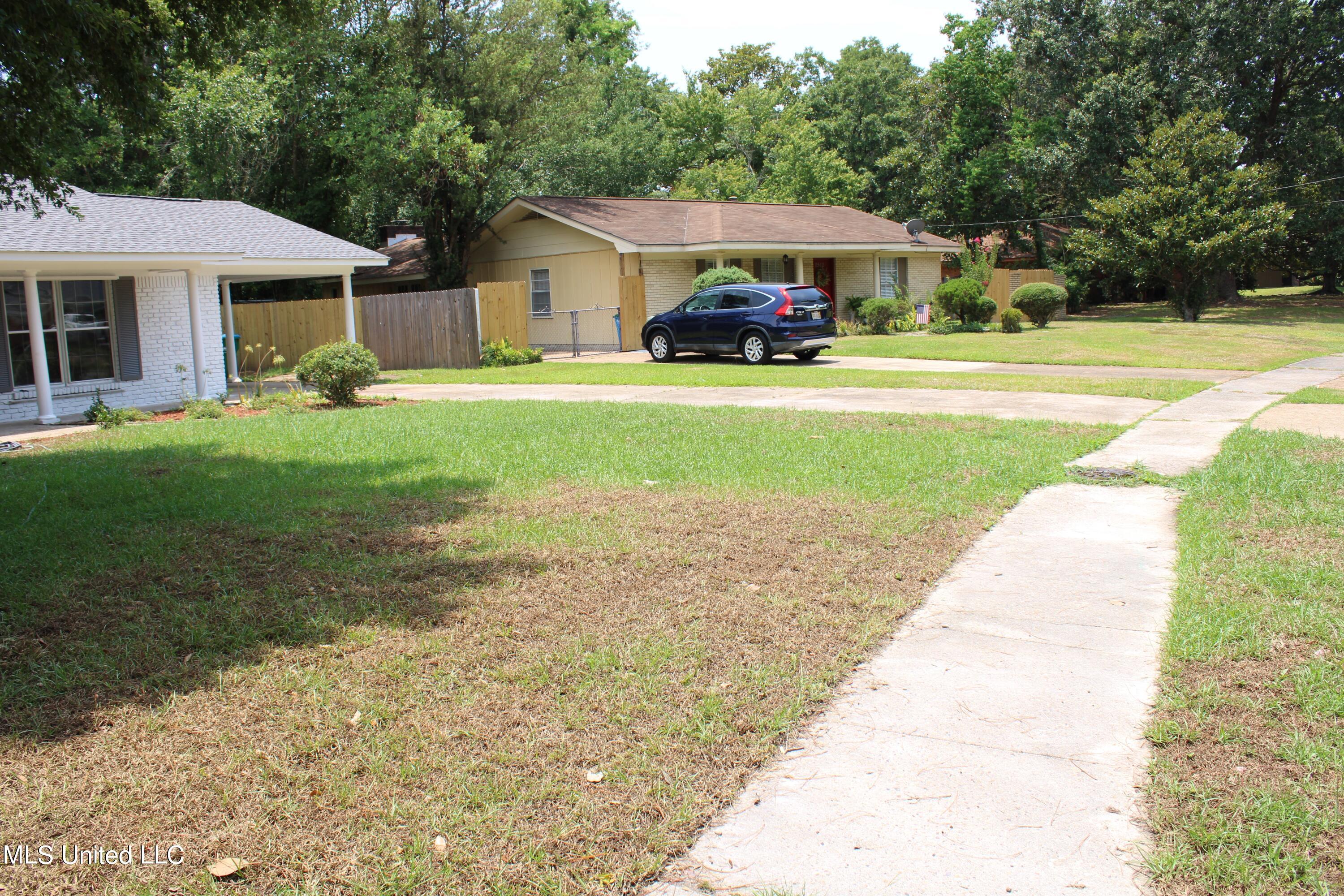 Sidewalks in this neighborhood