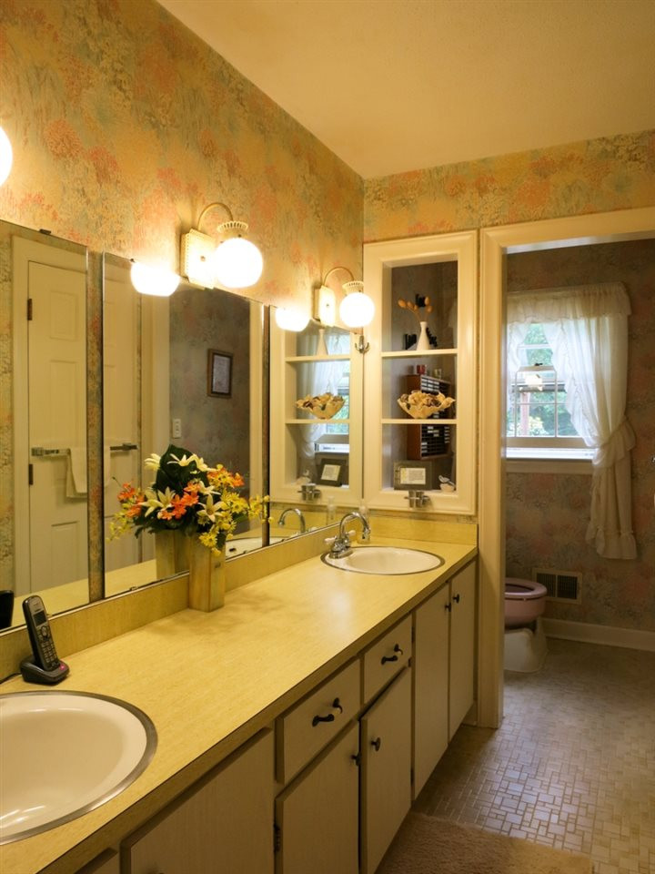 613 Compton Road Raleigh, NC 27609 - Photo 15 of 25 Bedrooms 2 & 3 share the lg hall Bath w/tile flr, long vanity w/dbl sinks, tiled tub/shower & linen closet. Bathroom