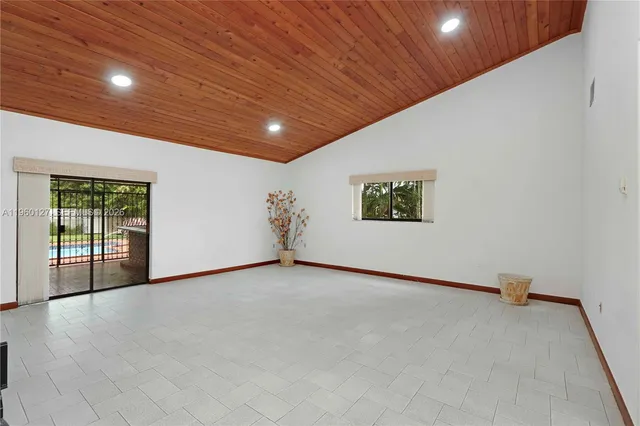 $5,300 | 2220 Southwest 90th Avenue, Miami, FL 33165