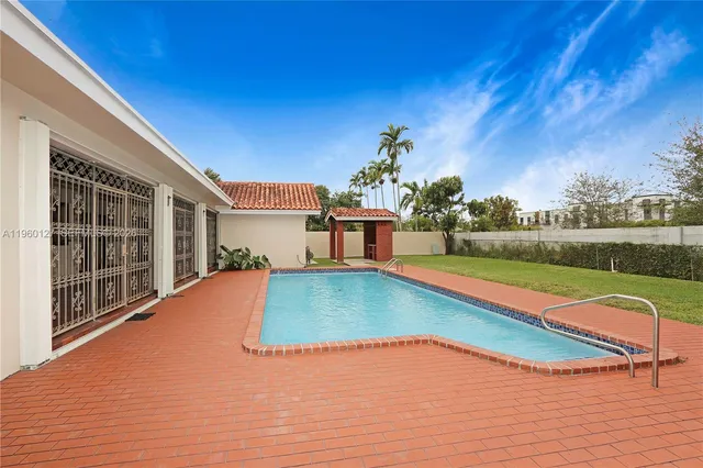 $5,300 | 2220 Southwest 90th Avenue, Miami, FL 33165