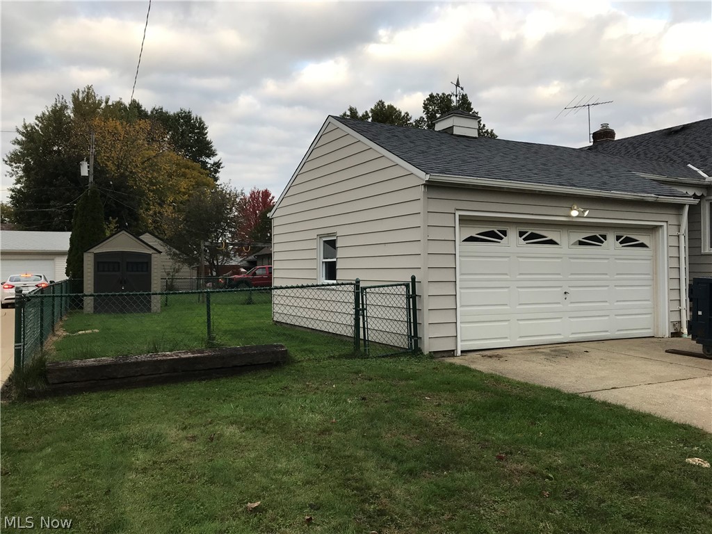 6564 Ridgewood Lakes Drive Parma, OH 44129 - Photo 4 of 33 Garage and storage shed