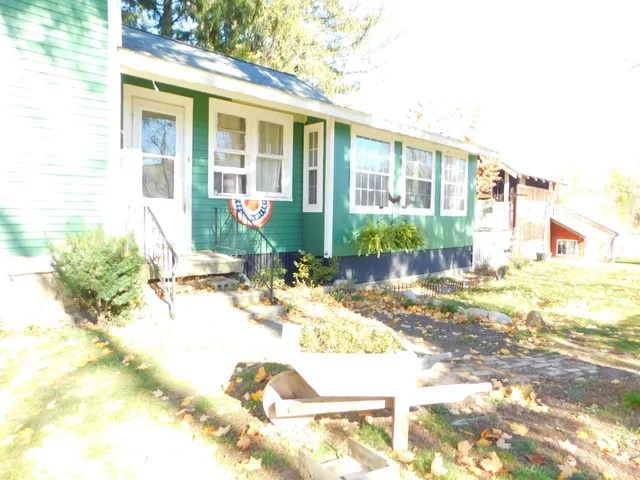 $284,900 | 69217 51st Street, Lawrence, MI 49064