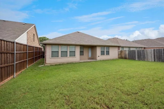 a view of a house with a backyard