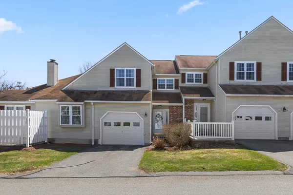 $369,000 | 44 Chapman Place, Unit 44, Leominster, MA 01453