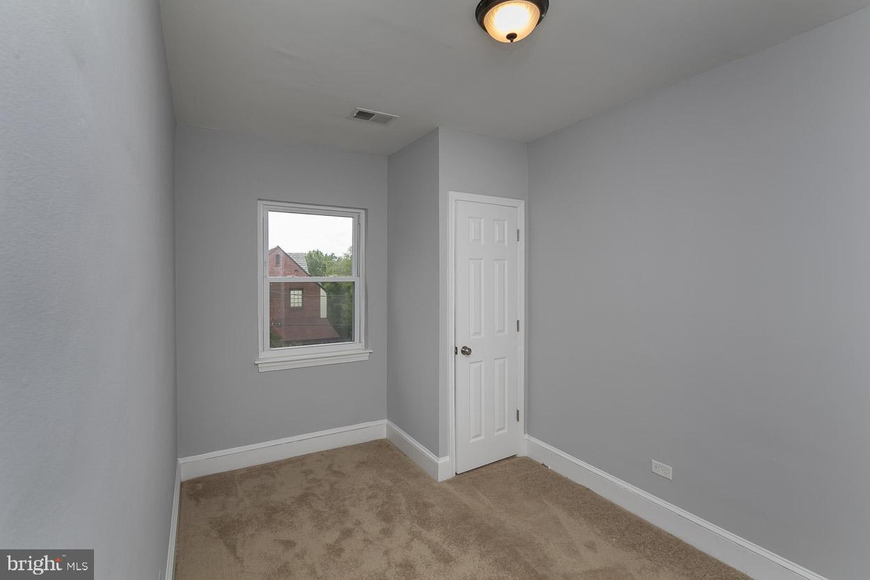 3703 Elkader Road Baltimore, MD 21218 - Photo 20 of 34