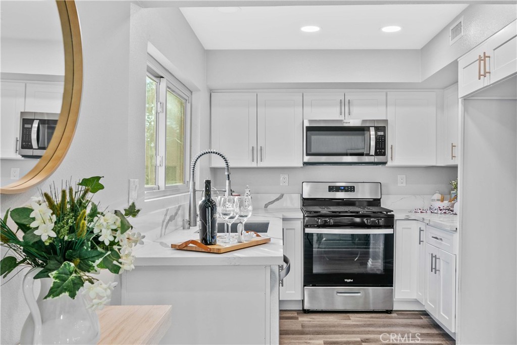 1881 Alpha Road, Unit 8 Glendale, CA 91208 - Photo 18 of 37