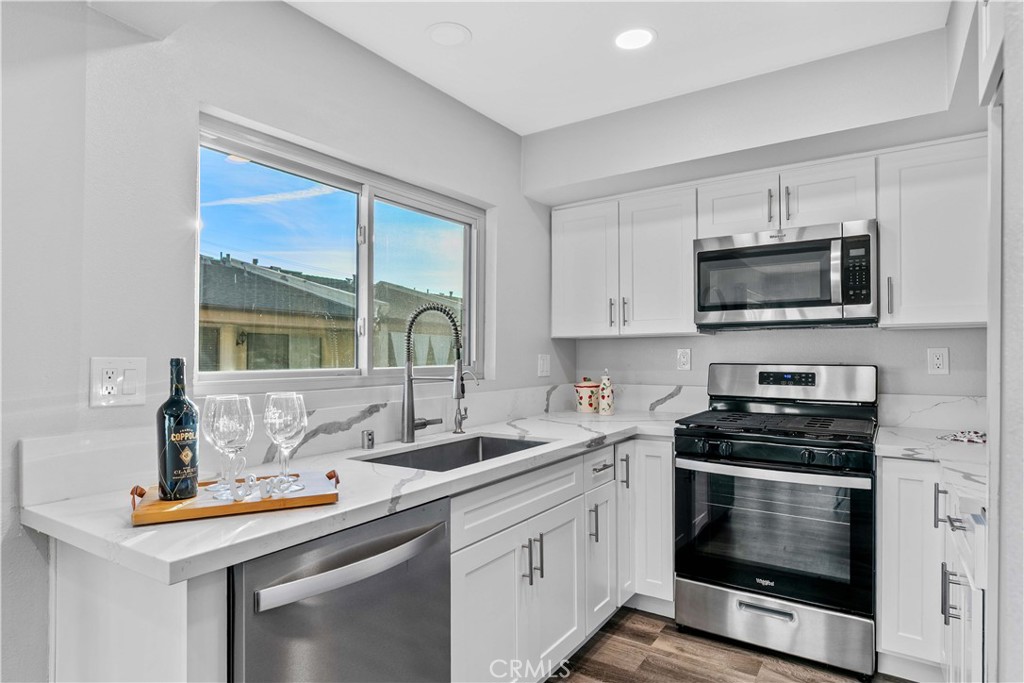 1881 Alpha Road, Unit 8 Glendale, CA 91208 - Photo 19 of 37