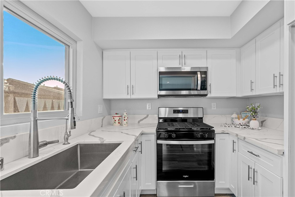 1881 Alpha Road, Unit 8 Glendale, CA 91208 - Photo 20 of 37