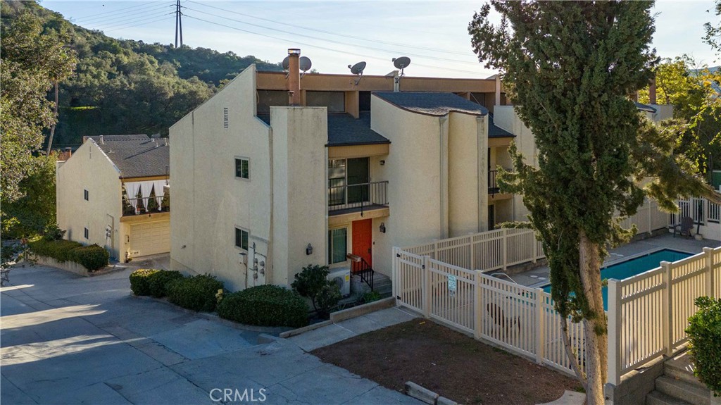 1881 Alpha Road, Unit 8 Glendale, CA 91208 - Photo 2 of 37