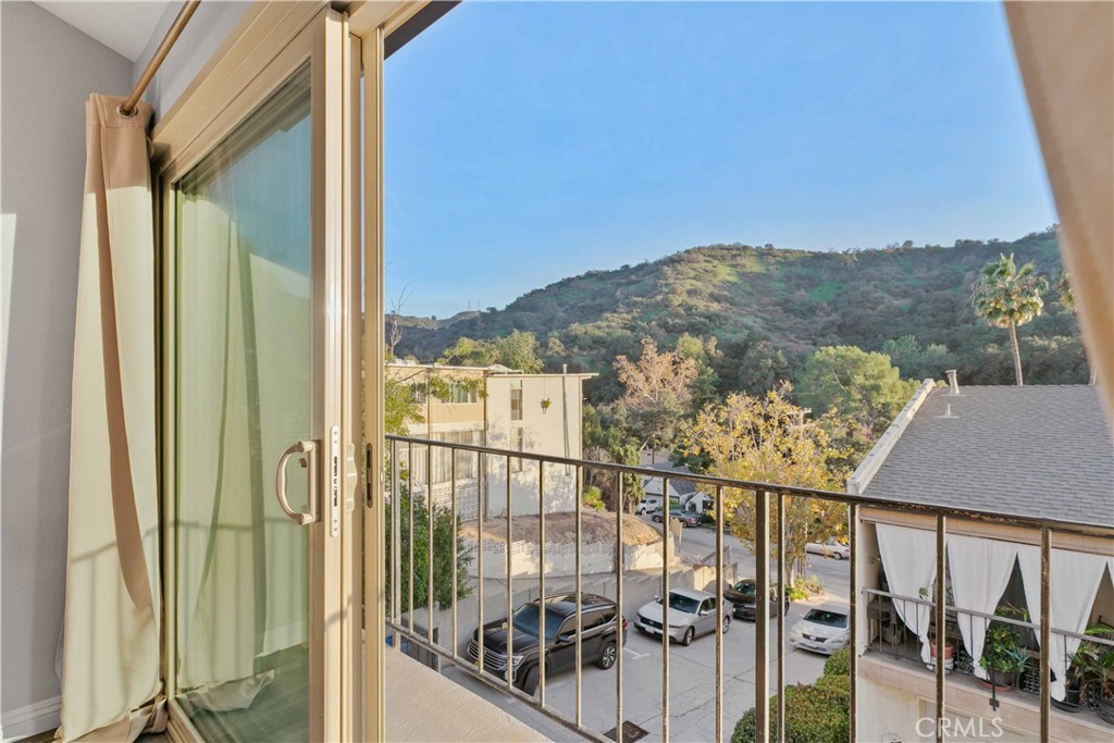 1881 Alpha Road, Unit 8 Glendale, CA 91208 - Photo 30 of 37