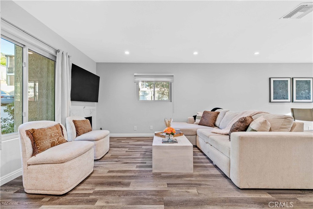 1881 Alpha Road, Unit 8 Glendale, CA 91208 - Photo 9 of 37