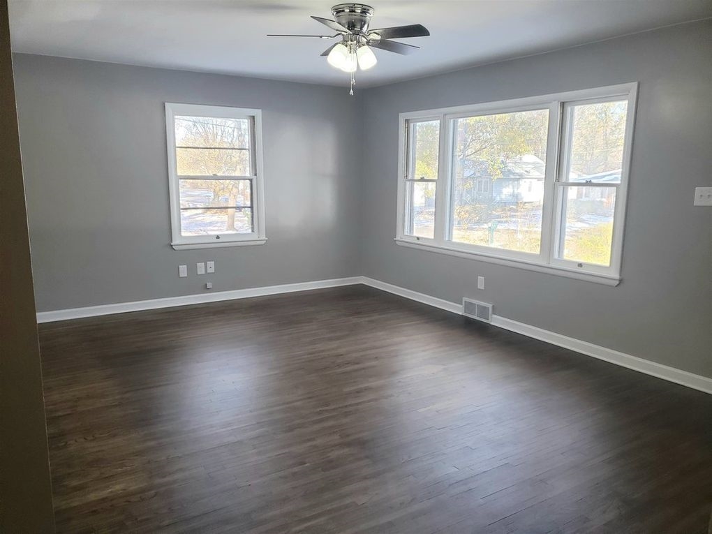 3614 Herrmann Road Evansville, IN 47711 - Photo 2 of 10 Gallery Image 2