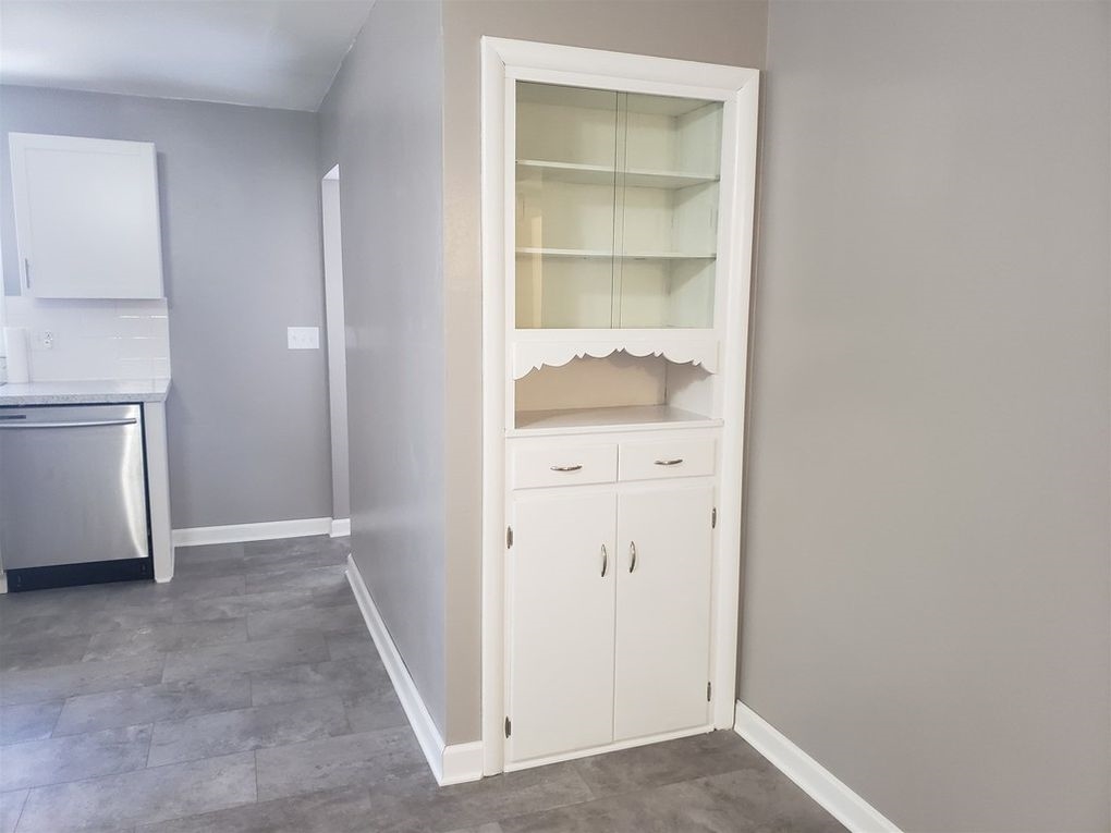 3614 Herrmann Road Evansville, IN 47711 - Photo 6 of 10 Gallery Image 6