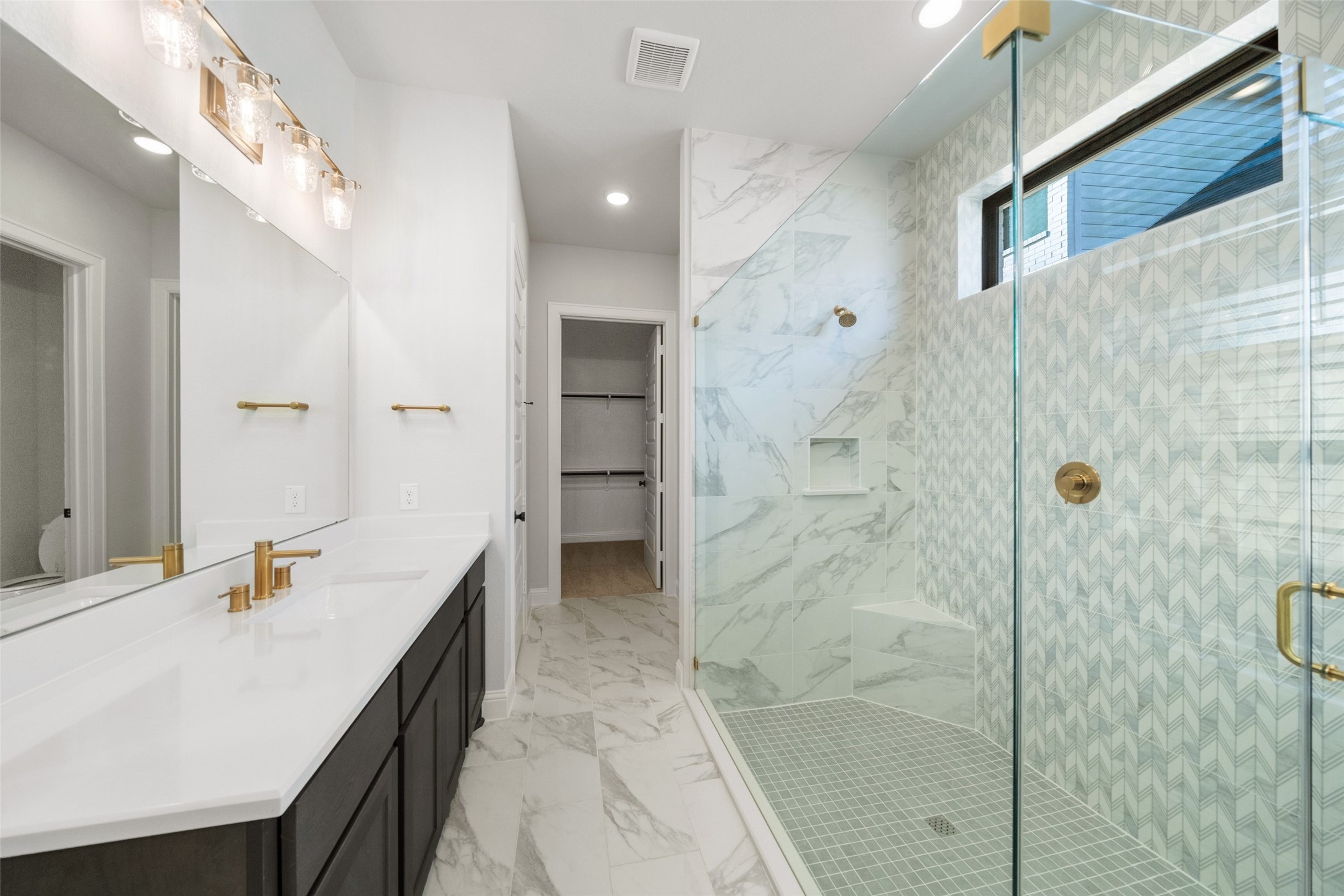 15464 Ringbill Way Magnolia, TX 77354 - Photo 25 of 37 a bathroom with a tub sink and mirror