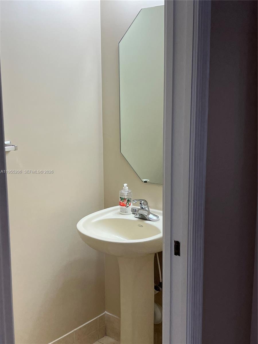 15389 Southwest 90th Terrace Miami, FL 33196 - Photo 59 of 67 POWDER ROOM